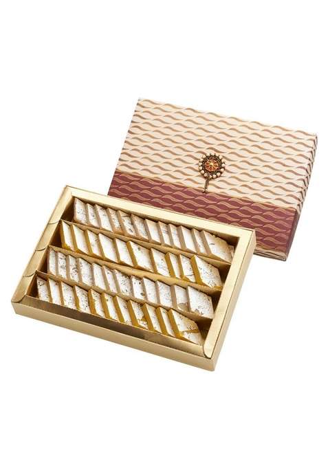 ‎Ghasitarams Punjabi Ghasitaram Halwai Diwali Special Assorted Dryfruit Mithai and 2 Premium (Cashewnuts+Almonds) Combo Sweets Gift Box with Silver Plated Coin, (600gms)