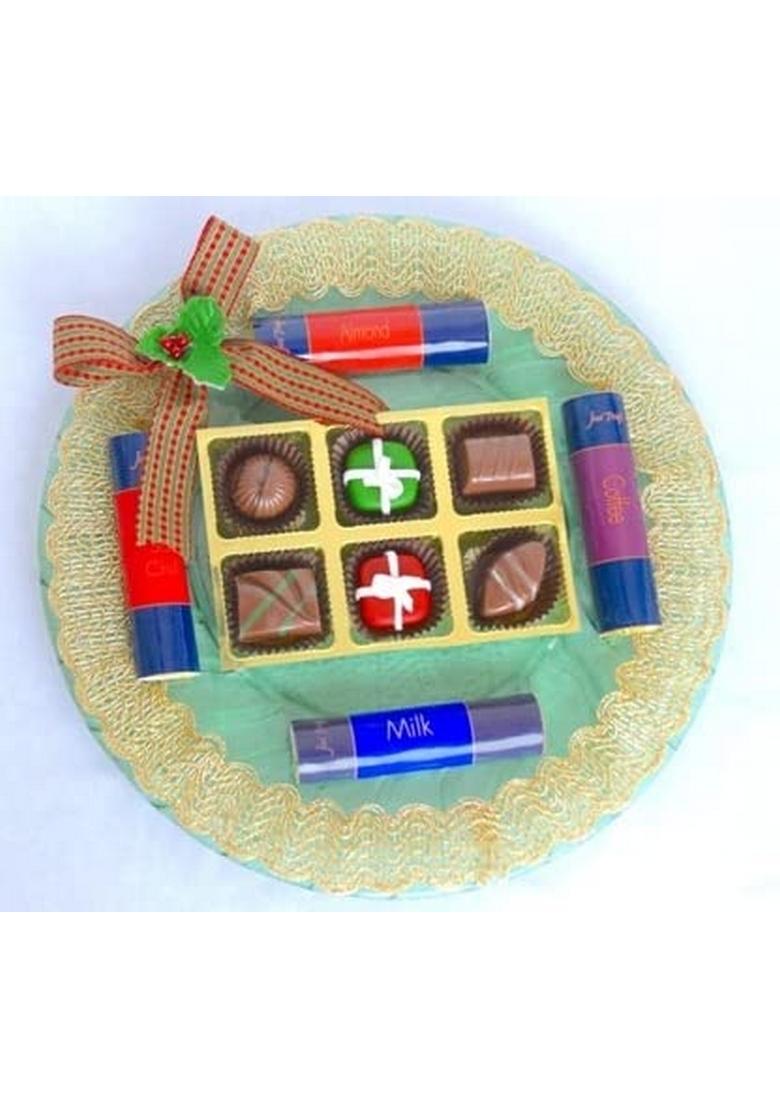 Jus' Trufs Classic Christmas Truffles and Logs Glass Platter Gift for Christmas, Chocolate Candies, Assorted Box Family, 150gm
