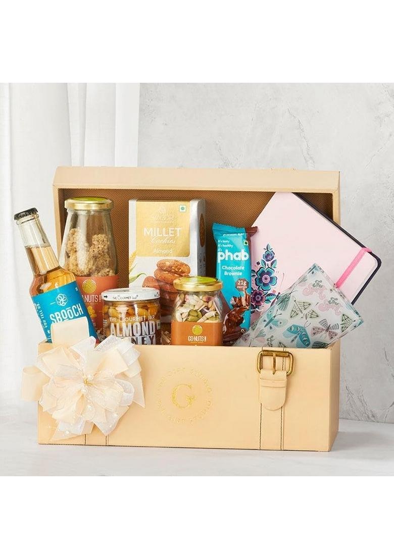 THE GIFT STUDIO.COM Fit & Fabulous Mom Hamper | Healthy Gourmet Snack Box with Smoked Almonds, Herbal Teas, Phab Bar Wellness for Mother's Day, Birthdays Celebrations