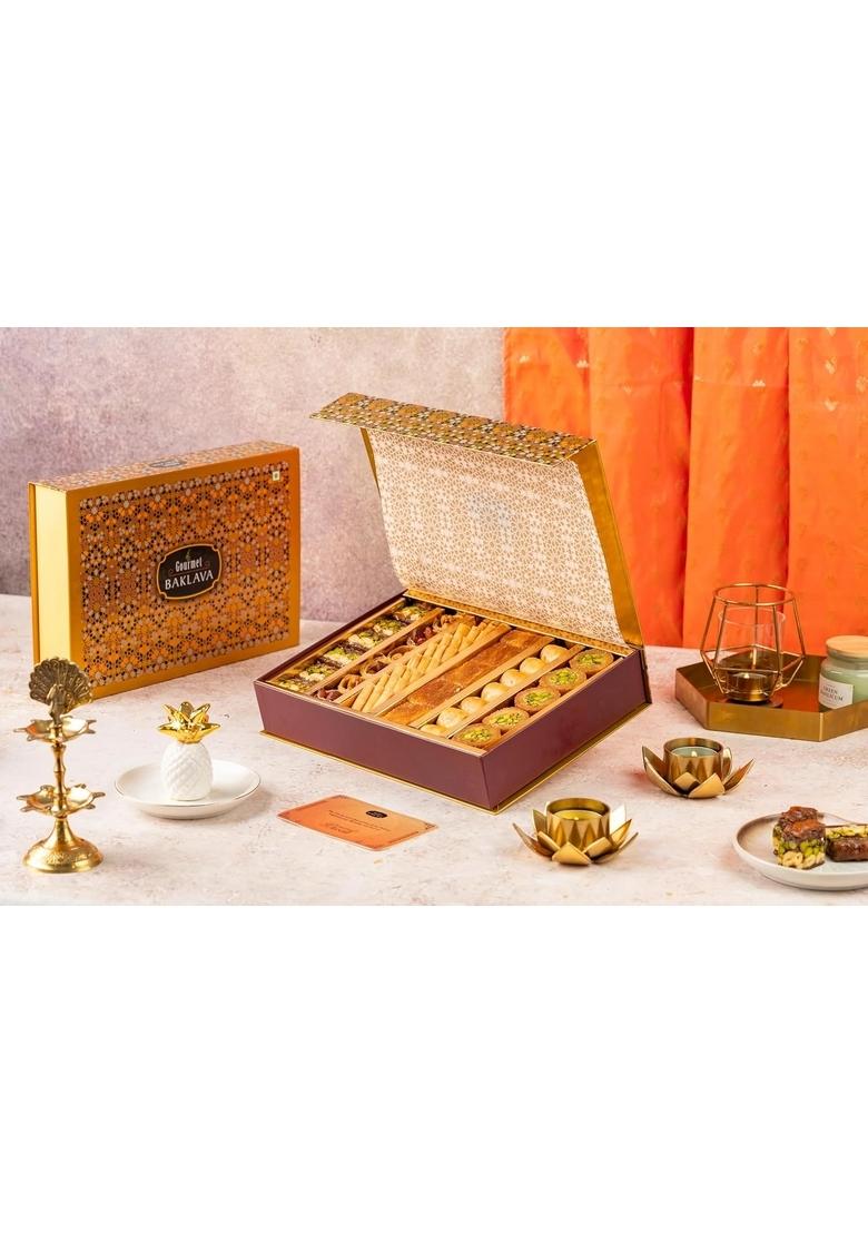Gourmet Baklava Prime Connoisseur Gift Box, Mixed Assortment with Pista Burma, Chocolate Cashew, Nut Nest, Finger Baklava, Belloria, Almond, 610g, Pure Cow Ghee
