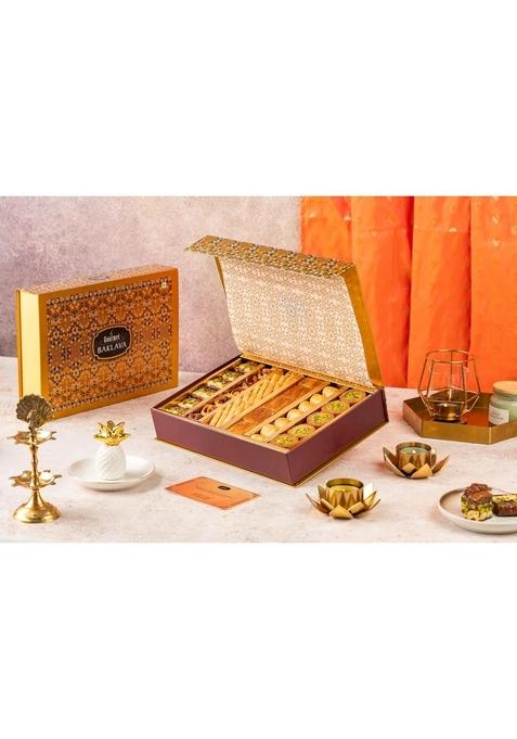 Gourmet Baklava Prime Connoisseur Gift Box, Mixed Assortment with Pista Burma, Chocolate Cashew, Nut Nest, Finger Baklava, Belloria, Almond, 610g, Pure Cow Ghee