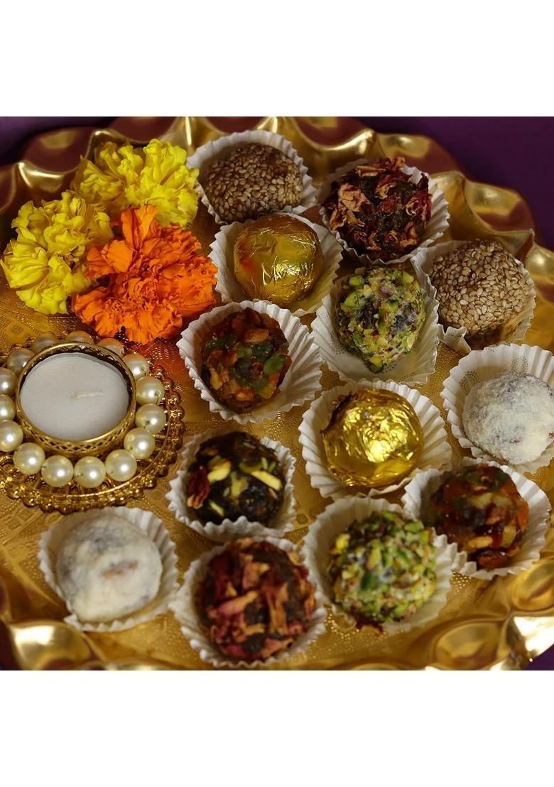 Oriole Gifts Womens Day Hamper for Girlfriend, Wife, Mother, Sister with | 9 Chocolate & Dry Fruit Balls Sweets in Exotic 7 Flavours