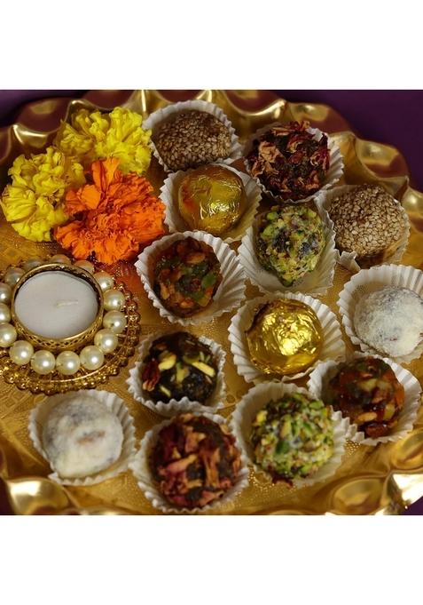 Oriole Gifts Womens Day Hamper for Girlfriend, Wife, Mother, Sister with | 9 Chocolate & Dry Fruit Balls Sweets in Exotic 7 Flavours