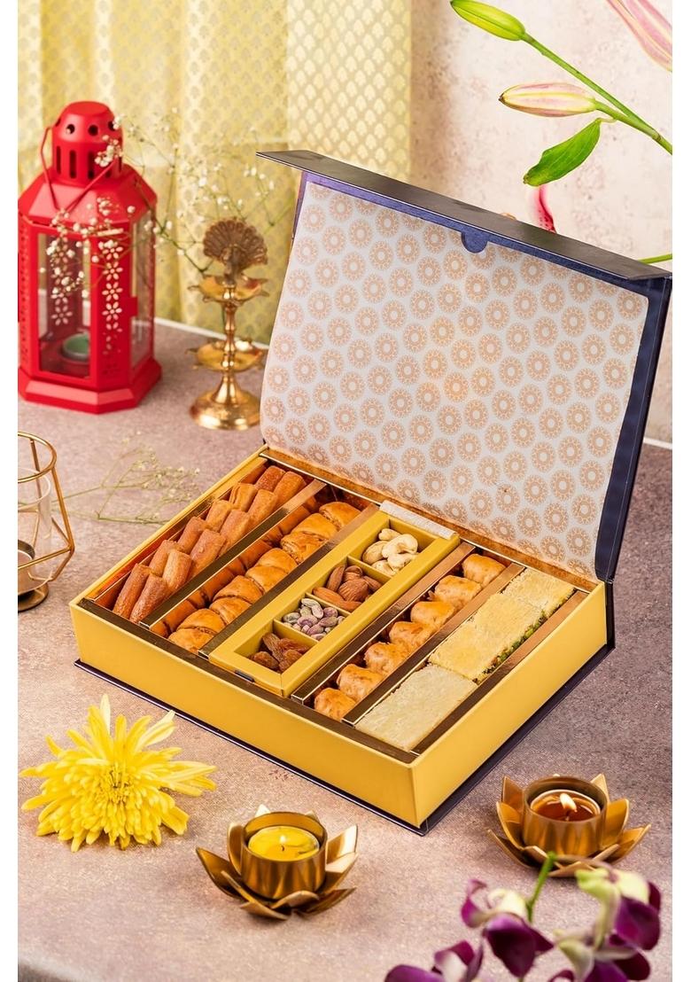 Gourmet Baklava Delicious Gift Box with Dry Fruits