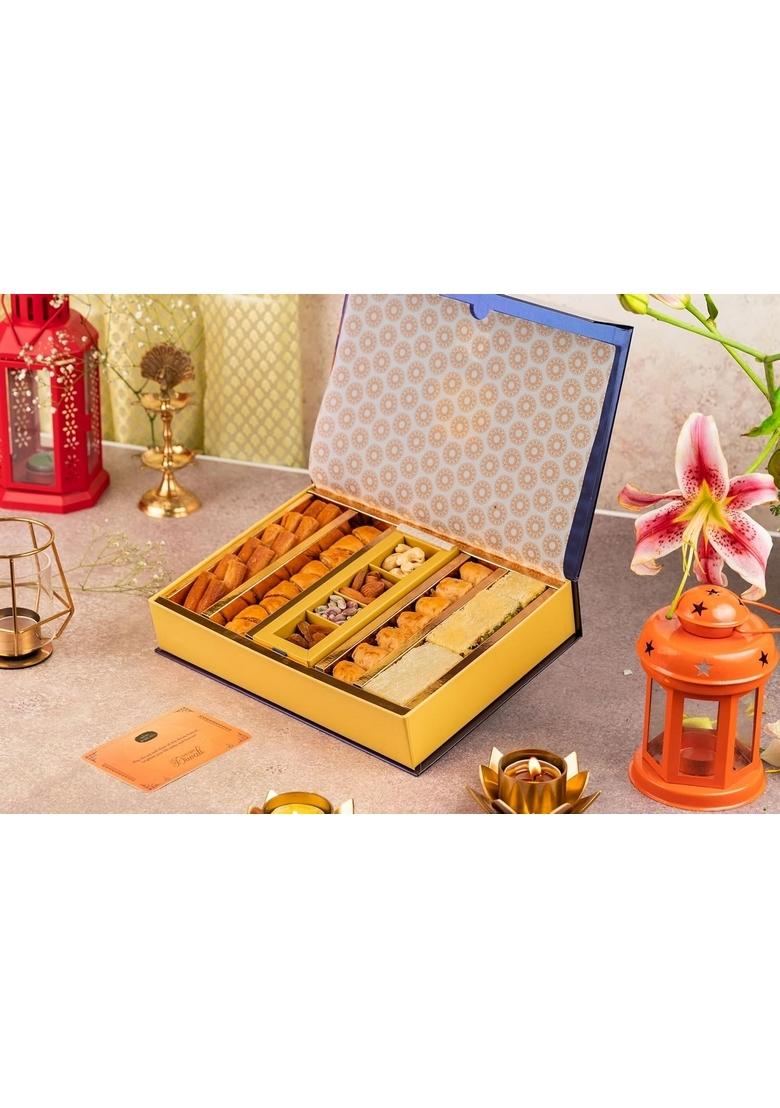 Gourmet Baklava Delicious Gift Box with Dry Fruits