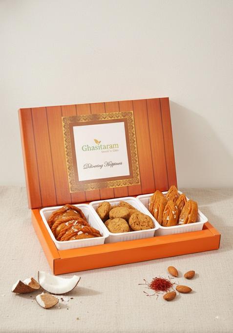 Ghasitaram Gifts Holi Sweets/ Gift/ Hampers/ Assorted Box of Gujiyas, khaja and Methi Mathi|Gift Hamper| Diwali Gift Hamper|Food Hampers|Gourmet Hampers|