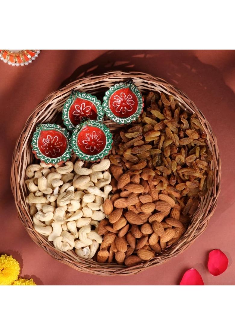 Floweraura Premium Diwali Gift Box of Mix Dry Fruits & Set 4 Terracotta Diyas | Corporate Gifting Tradational For Relatives Friends (Same Day Delivery)
