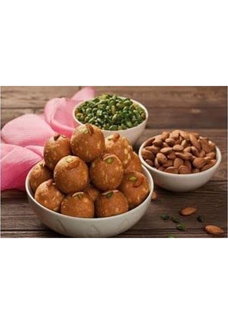 OM SWEETS & SNACKS Panjeeri Laddoo | Made With Premium Ingredients No Added Colours Or Preservatives Rich In Carbohydrates Proteins Fresh Products Indian Mithai Pure Desi Ghee 400gm