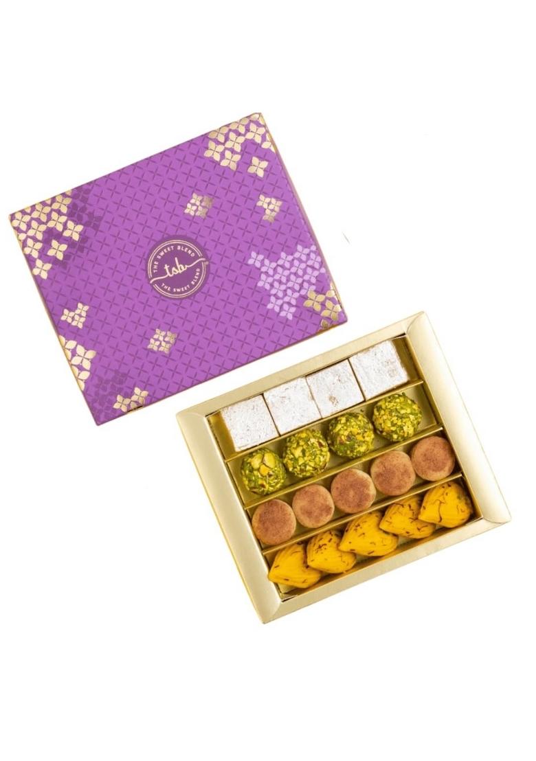 THE SWEET BLEND Royal Mithai Box 500 g | Assorted Indian Sweets Badam Barfi, Pista Ball, Baked Burger & Kesar Almond Gift Ideal for Diwali