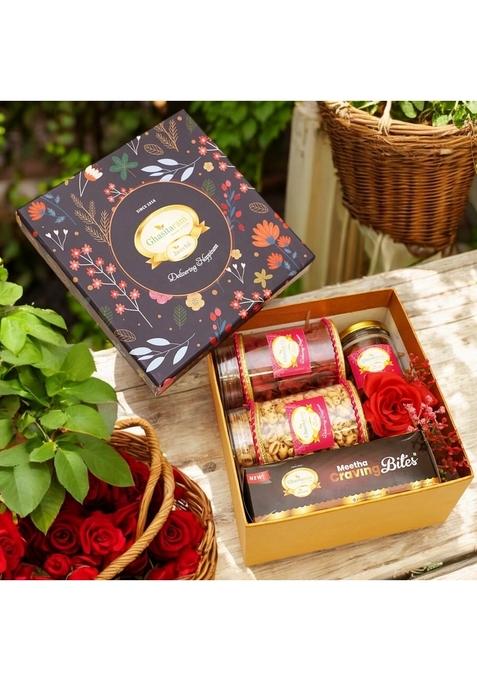 Ghasitaram Gifts Hamper Box of Sweets/Bites, Namkeen and Dryfruit-GGHB||Gift Hamper| Diwali Gift Hamper|Food Hampers|Gourmet Hampers|