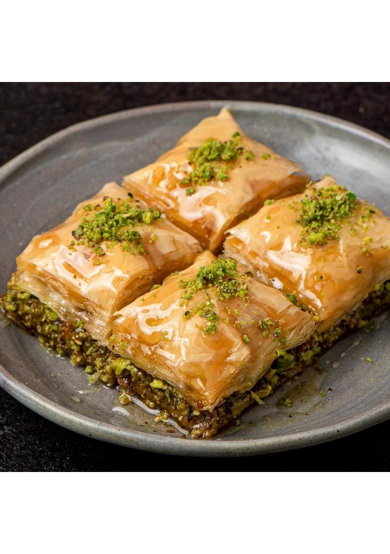 THE BAKLAVA BOX Classic Pistachio Baklavas- Exotic Mediterranean Sweet Handcrafted in India with Grade A Quality Pistas Coated Honey 250 Gms (1 Kg)