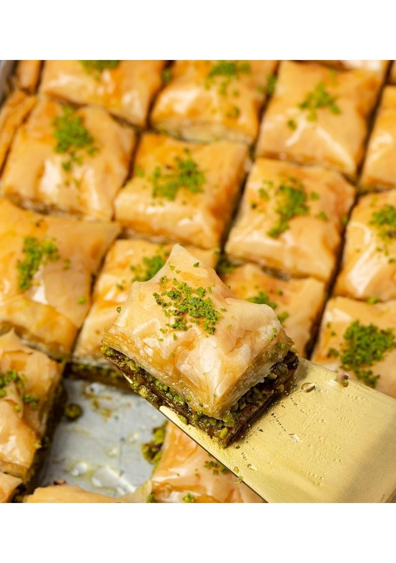 THE BAKLAVA BOX Classic Pistachio Baklavas- Exotic Mediterranean Sweet Handcrafted in India with Grade A Quality Pistas Coated Honey 250 Gms (1 Kg)