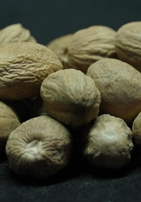 Thogai Thogai'S- "Jathikai" - Nutmeg/Jaiphal Jathikka/ / Jaathikai (50 Grams (Pack Of 1))