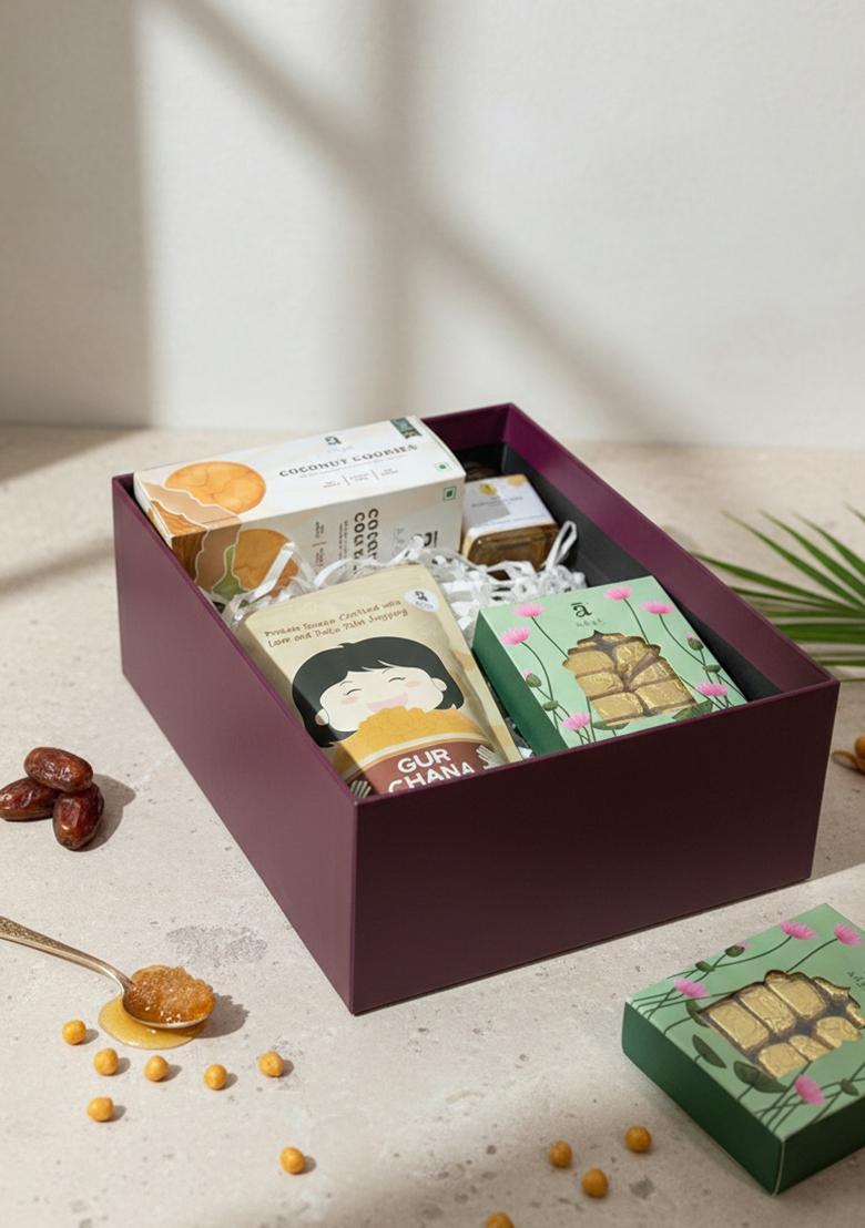 Adya Organics Gift Box Set With Coconut Cookies, Gur Chana Protein Mix, A2 Gir Cow Ghee Besan Burfi, Multiflora Honey. Customisations Available
