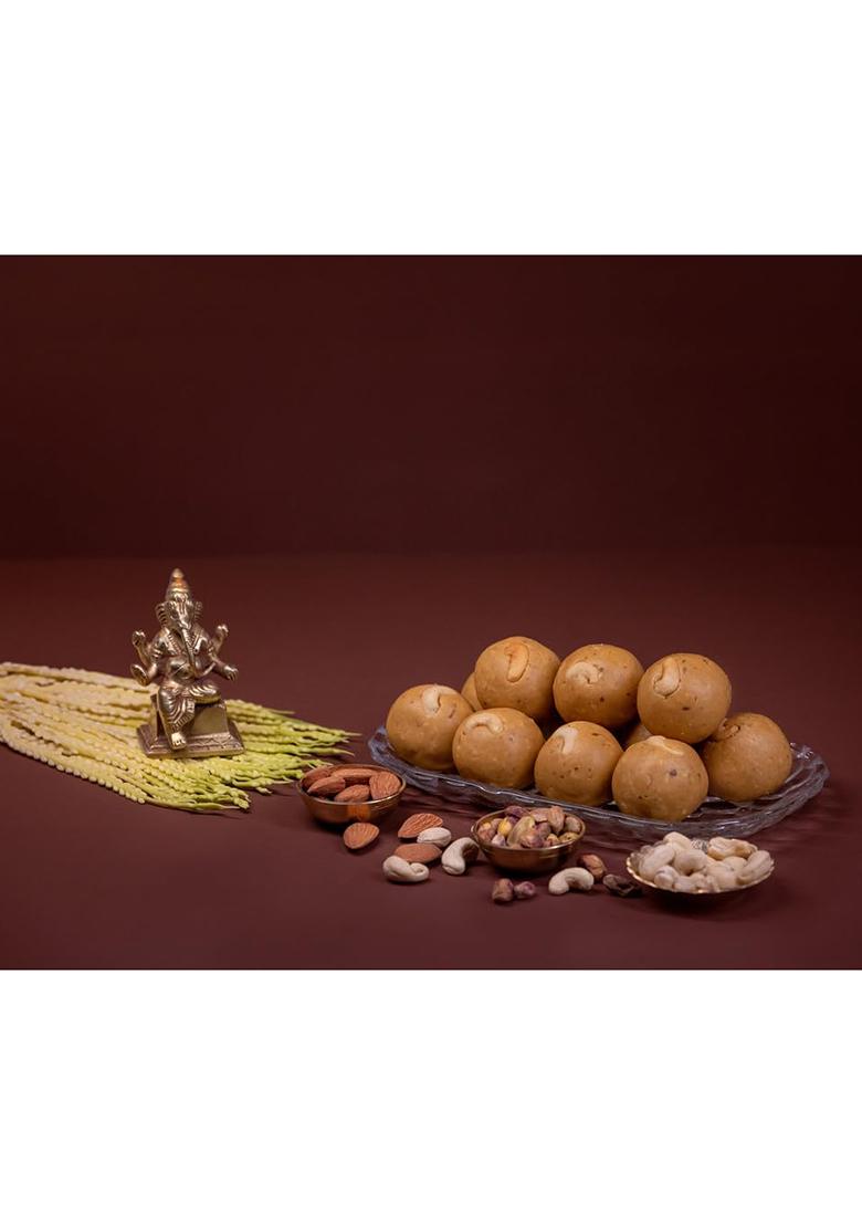 Desi Mitahara Besan Ladoo