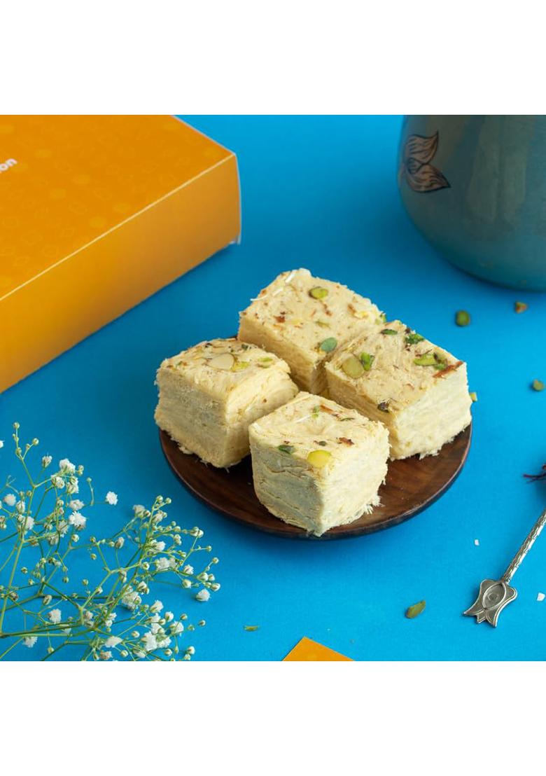 Di Mithai Nation Desi Ghee Soan Papdi Delicious Crispy & Flaky Traditional Indian Desert For Special Occasion (400 Gram)