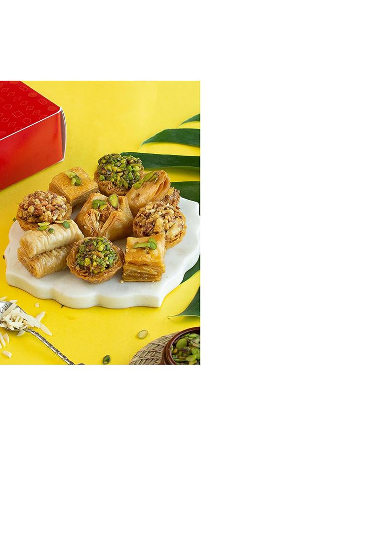 Di Mithai Nation Diwali Special Milk Cake (200 Gram) With Baklava Mysore Pak Motichoor Laddoo Traditional Delicious Indian Desert 2 Diya Or Greeting Card