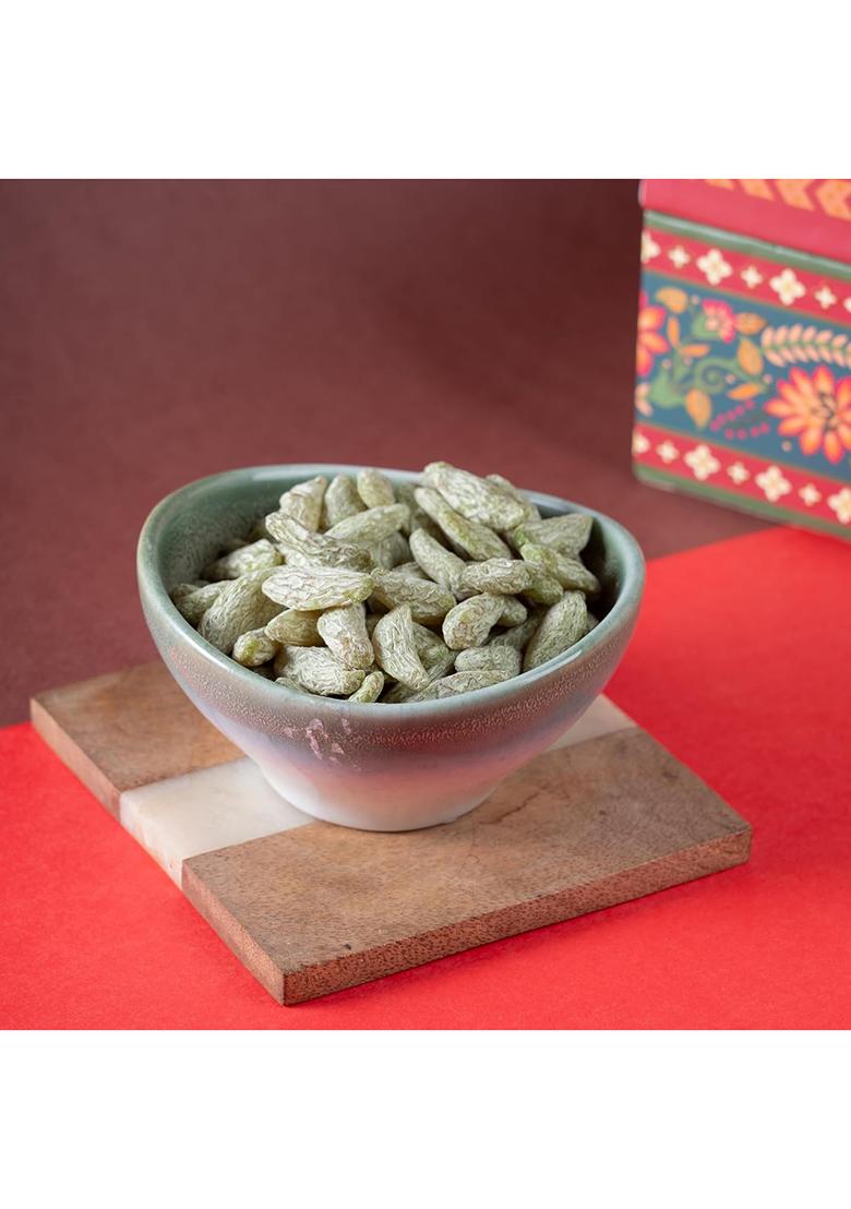 Jaiccha Ghasitaram Gifts Big Hamper Tray Of Kaju Katlis, Milk Cake, Crunchy Cashew,Flavour Raisins, Choco Almonds, And Pistachios| Gift Hamper| Diwali Hamper|Food Hampers|Gourmet Hampers|