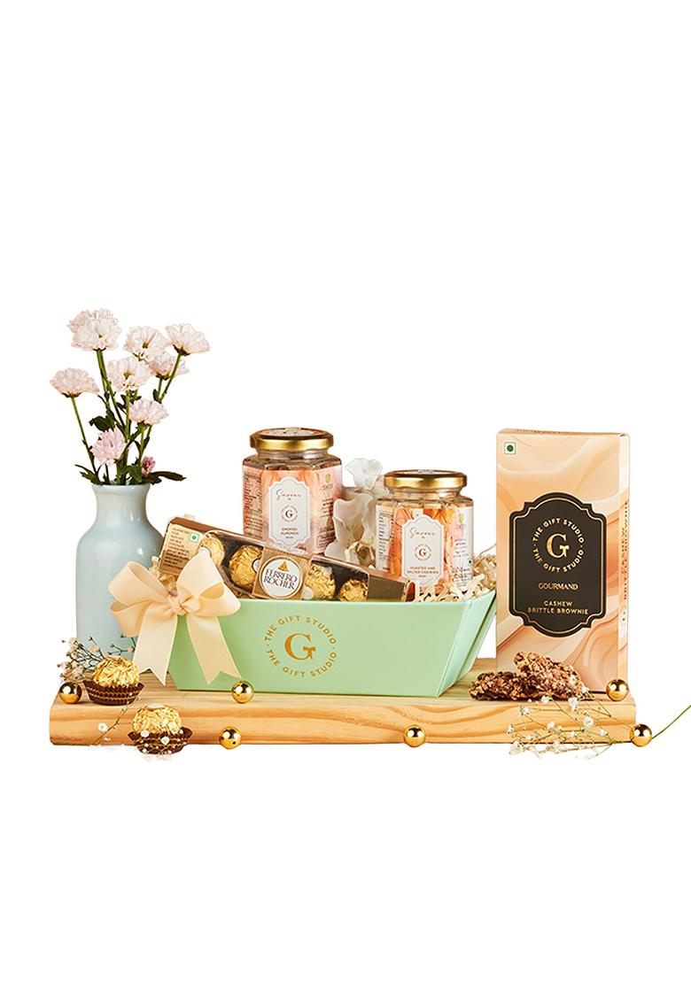 The Gift Studio.Com Midnight Stash Premium Snack Hamper | Smoked Almonds, Roasted & Salted Cashews, Cashew Brittle, Chocolate Box Gourmet Dry Fruit Hamper, Corporate Gifting