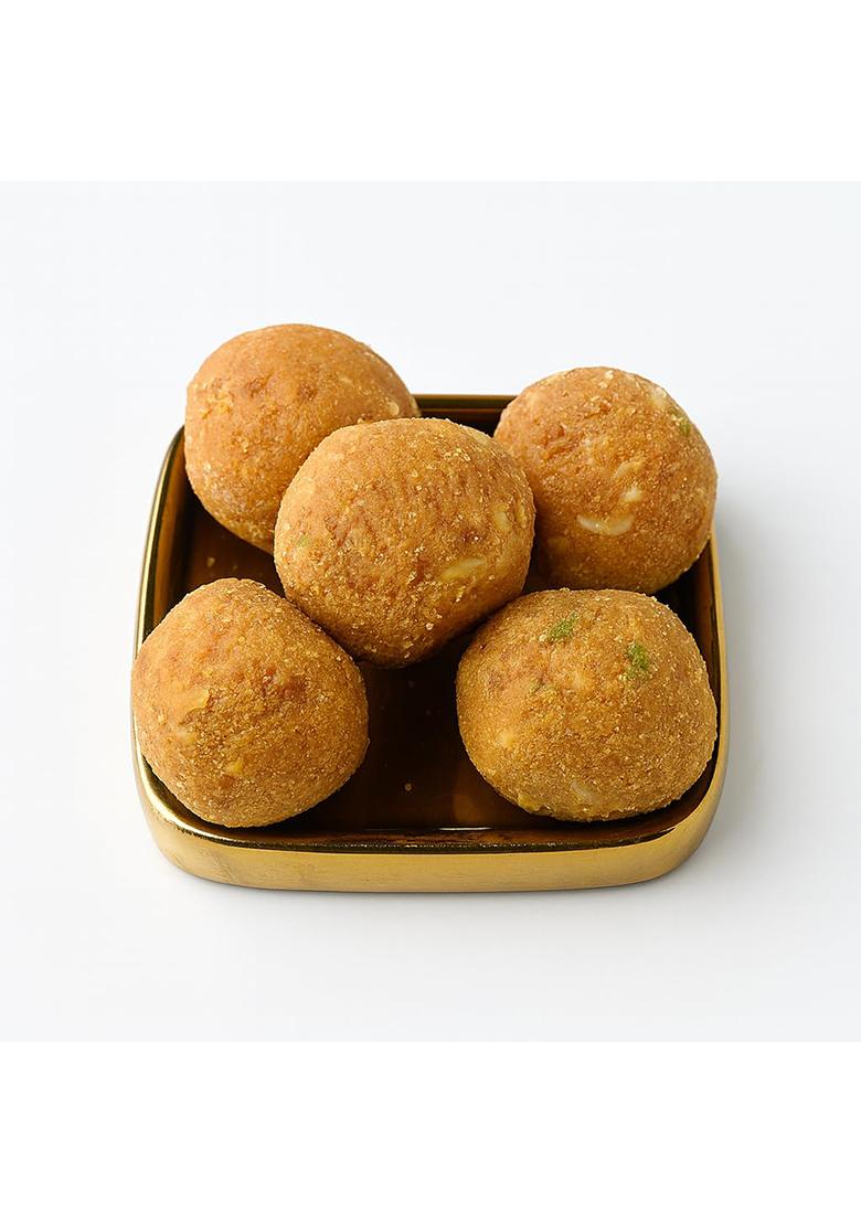 Vibrant Green Diwali Gift Pack Ganesha Idol, Besan Laddu(200Gm) & Set Of 2 Diya | Festival Gifting