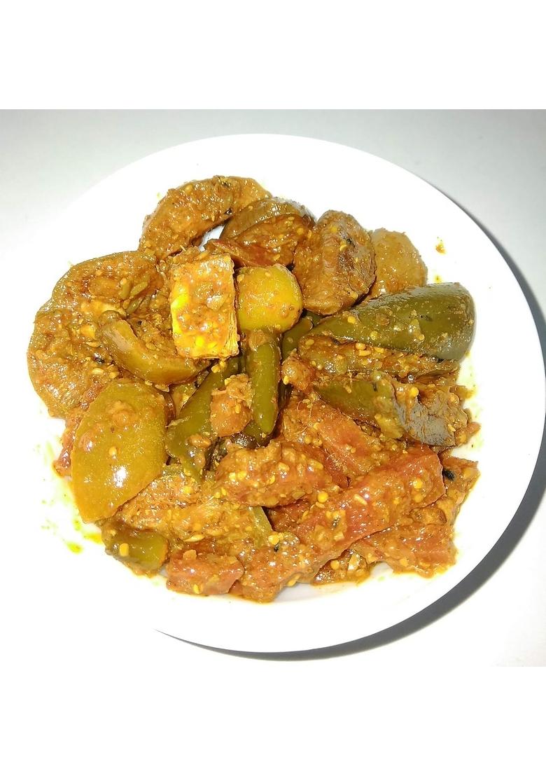 Favor8 Mixed Pickle Traditional Homemade Banarasi Recipe Masaledar Tangy Spicy And Salty Made By Khachi Ghani Mustard Oil Ceramic Jar 400Ml Pack Of 2X350G