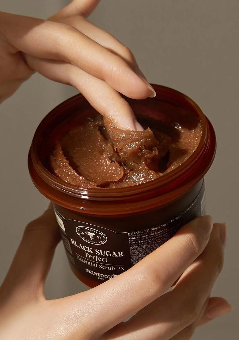 Skinfood Black Sugar Perfect Essential Scrub 2X With Rice Wine Macadamia Seed Oil 210G