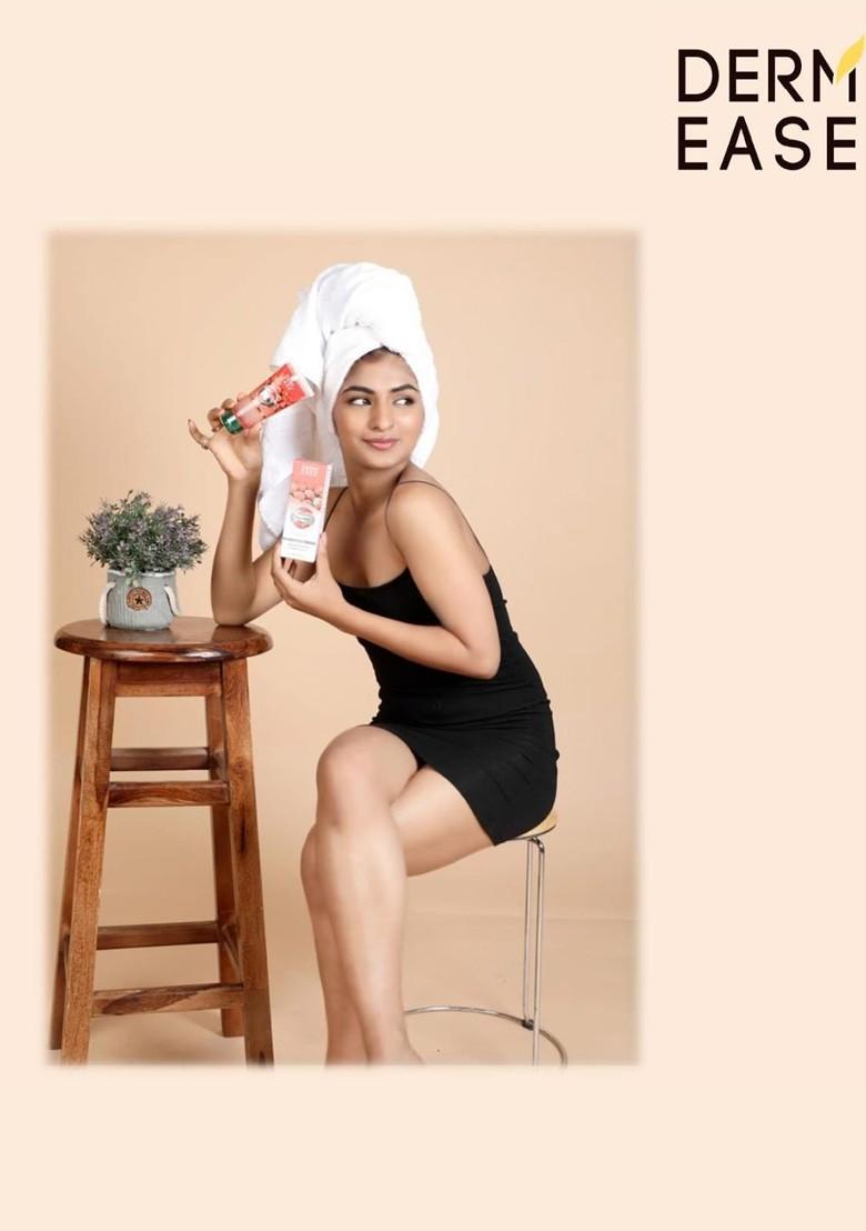 Dermease Strawberry Face Wash For Moisturization With Aloevera Extract 100 Ml