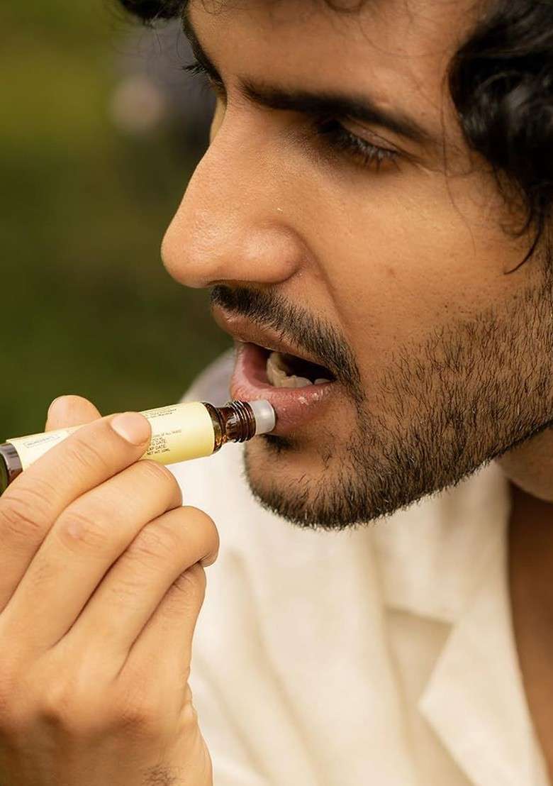 The Bare Bar Strawberry Lip Oil With Coconut Jojoba 10 Ml - Indya