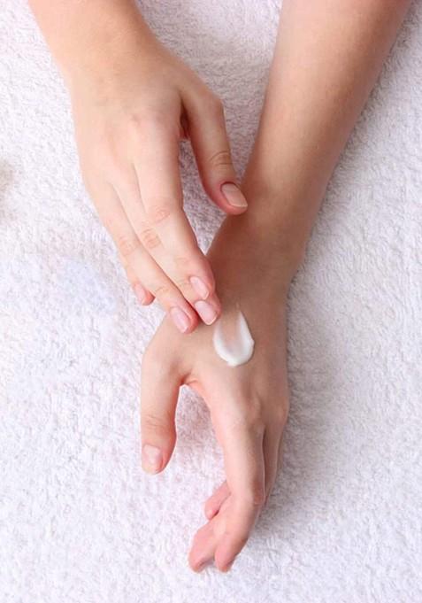 Glamour World Ayurvedic Glow Milk Body Wash 200Ml