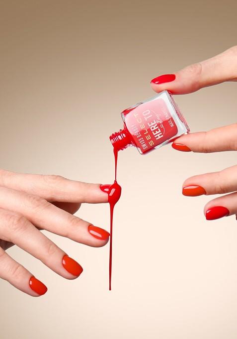 Swiss Beauty Here To Stay Waterproof Nail Enamel 12Ml Shimmy Brown 28