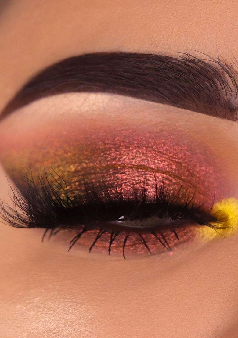 Charmacy Milano Insane Shifters Vegan Eyeshadow 1 8 G Shade 504 - Indya