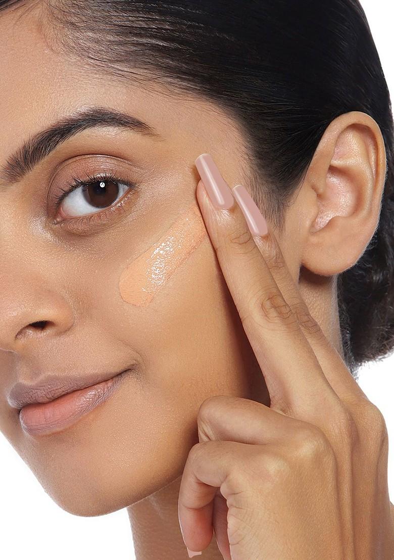 Biotique Natural Makeup Diva Radiance Almond Glow Illuminating Matte Foundation F104