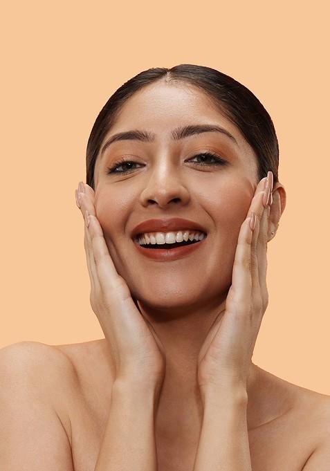 Pilgrim Matte Finish Compact Powder 9G Golden Beige 215