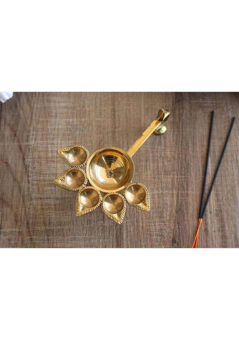 Brass Panch Aarti Diya With Indian Art Villa Cleaning Powder Indianartvilla Antique Design For Home And Tempel Size-5X1.5 Table (Height 2.5 Inch) - Indya