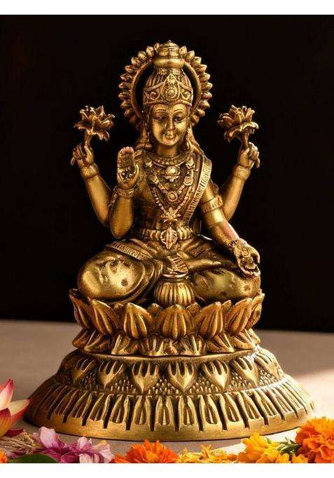 Shilpkala Kamal Laxmi Brass Lakshmi Idol For Home Decor & Prosperity- 82 Mm Decorative Showpiece - 8.2 Cm(Brass Brown Beige)