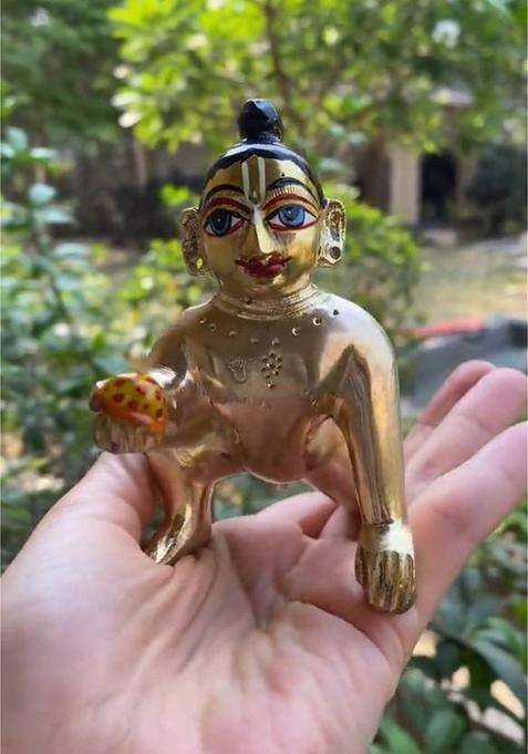 Ghungroo World Astadhatu Brass Laddu Gopal Murti Pure Pital Brass Makhan Krishna Murti Idol Decorative Showpiece - 12 Cm(Brass Gold)