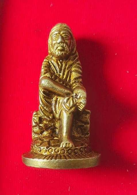 Amishi Blissful Decor Brass Statue Shirdi Sai Baba Murti Idol For Puja Mandir Gifts Home Office Pooja Decorative Showpiece - 6 Cm(Brass Gold)
