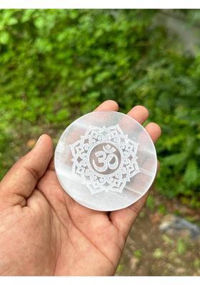 SS Murti Selenite Plate Om Selenite Charging Plate for Crystals Decorative Showpiece - 8 cm&nbsp;&nbsp;(Crystal, White)