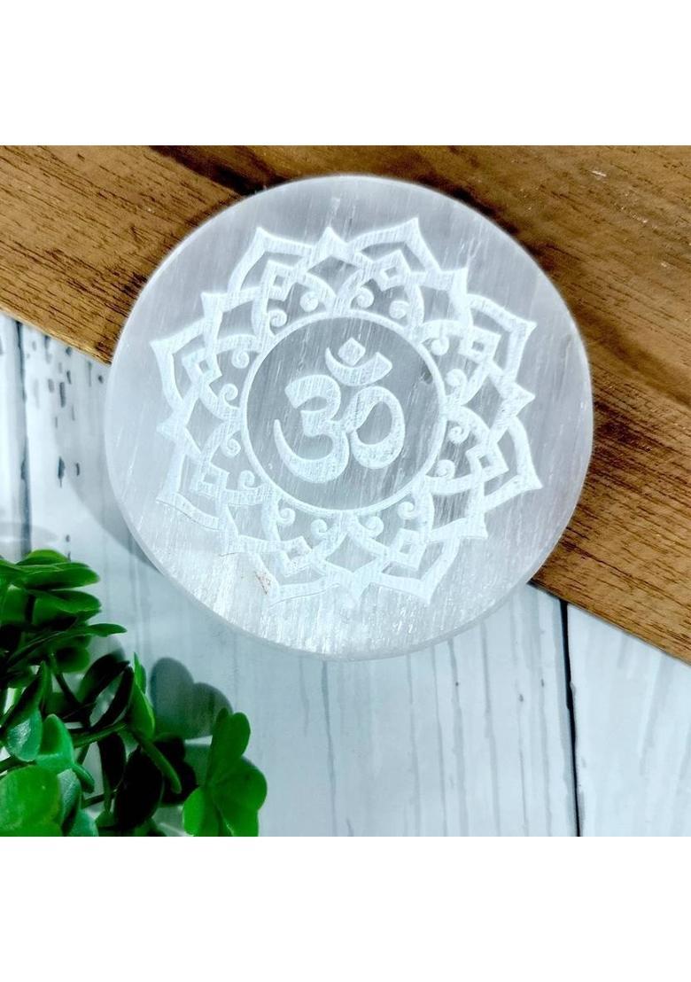 SS Murti Selenite Plate Om Selenite Charging Plate for Crystals Decorative Showpiece - 8 cm&nbsp;&nbsp;(Crystal, White) - Indya