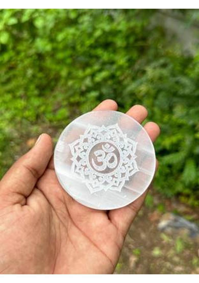 SS Murti Selenite Plate Om Selenite Charging Plate for Crystals Decorative Showpiece - 8 cm&nbsp;&nbsp;(Crystal, White) - Indya