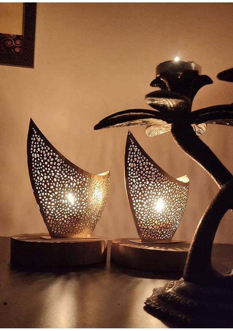 AIR9999 Feng Shui Three Money Frogs With Crystal Ball For Prosperity And Luck Decorative Showpiece - 8 cm&nbsp;&nbsp;(Polyresin, Gold) - Indya