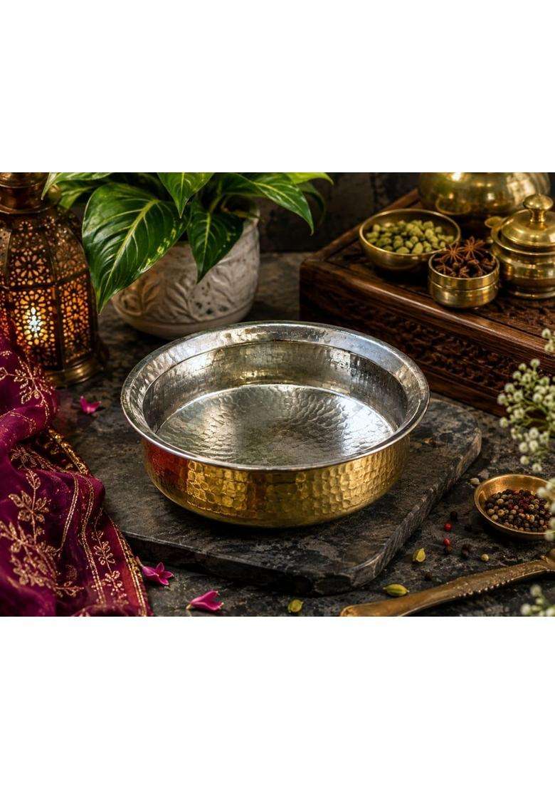 SHAAN mfg. Brass Hammered Lagan Handi for Cooking with Lid and Kalai Inside | 2500 ml | 84.5 fl oz | 2-Piece Set - Indya