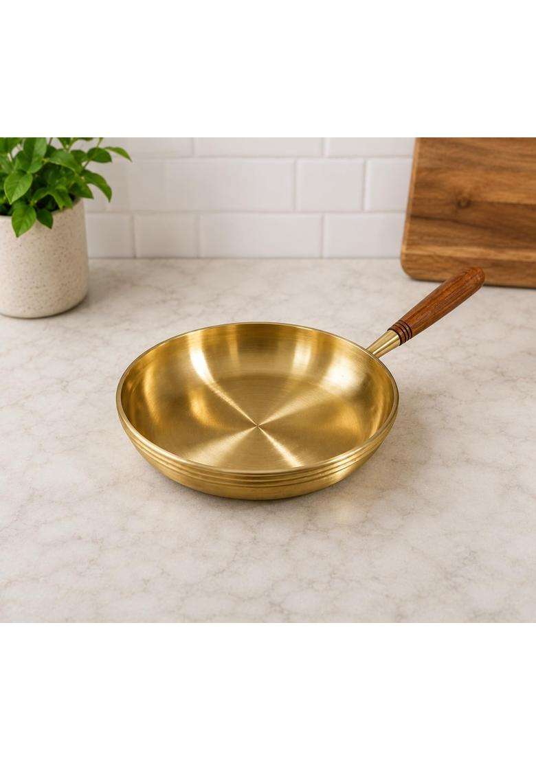 SHAAN mfg. Traditional Brass Frying Pan with Wooden Handle | 1000 ml | 33.8 fl oz | 15.5 Inch - Indya
