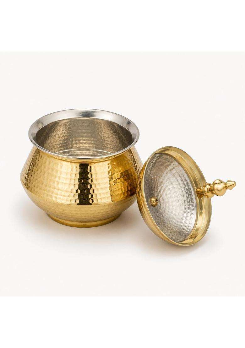 SHIV SHAKTI ARTS Brass Handi Matka Clay Water Pot with Dome Lid and Serving Spoon | 2 L | 2.1 Qt | Hammered Finish - Indya