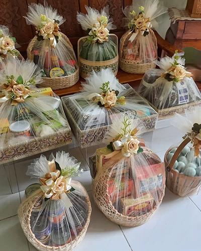 Gifting-and-favors